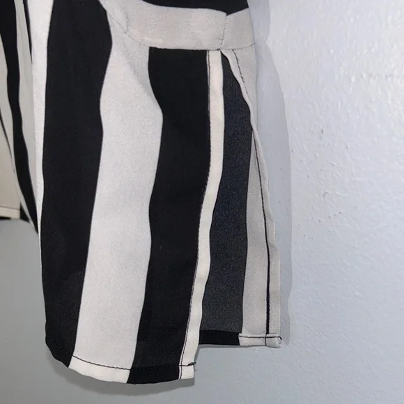 Monteau Black and White Striped Sleeveless Blouse Size S‎ - Picture 3 of 7